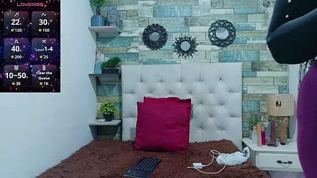 Snapshot of Skylernaomi chatting on 05-14-26, 01:40 Skylernaomi online show from 05-14-26, 01:40