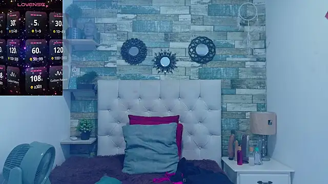 Snapshot of Skylernaomi chatting on 05-16-26, 01:43 Skylernaomi online show from 05-16-26, 01:43