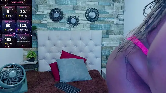 Snapshot of Skylernaomi chatting on 05-18-26, 01:28 Skylernaomi online show from 05-18-26, 01:28
