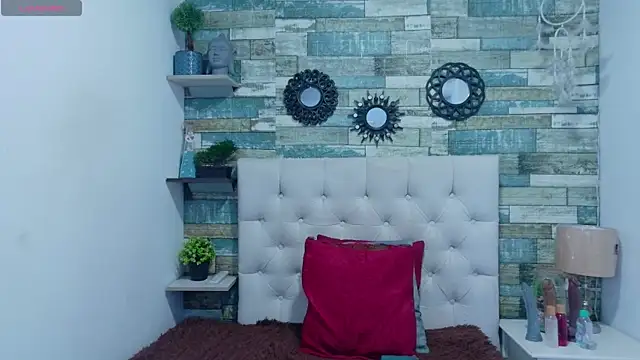 Snapshot of Skylernaomi chatting on 05-22-26, 01:28 Skylernaomi online show from 05-22-26, 01:28