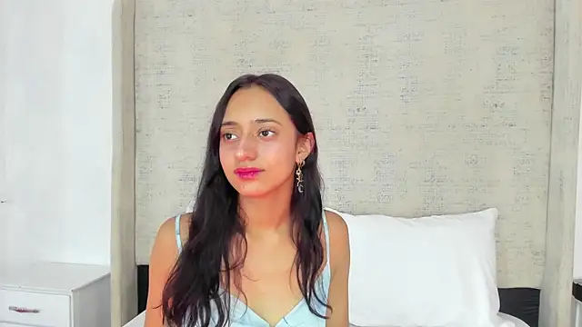 Snapshot of Charlotte_Benette chatting on 04-10-26, 12:43 Charlotte Benette online show from 04-10-26, 12:43