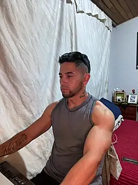 Snapshot of Sexmuscle17 chatting on 06-30-26, 10:00 Sexmuscle17 online show from 06-30-26, 10:00