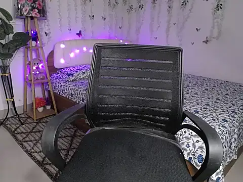Snapshot of Naughty_Stripgirl0 chatting on 05-10-26, 04:56 Naughty Stripgirl0 online show from 05-10-26, 04:56