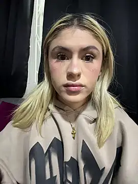 Lia fire online show from 05-12-26, 05:04