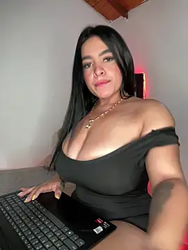 Snapshot of Danna_222_ chatting on 05-16-26, 07:27 Danna 222 online show from 05-16-26, 07:27