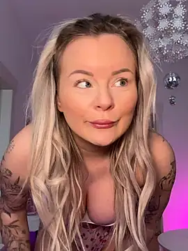 Snapshot of Shorty_Holly chatting on 04-15-26, 05:58 Shorty Holly online show from 04-15-26, 05:58