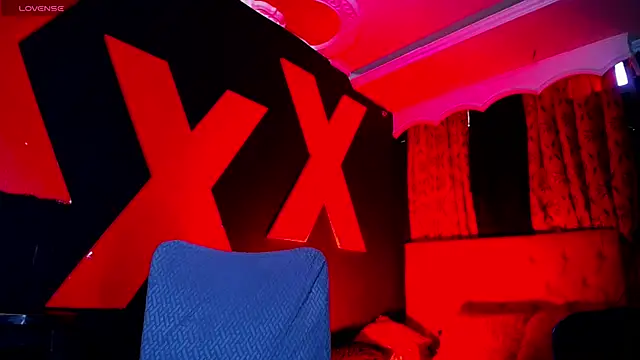Snapshot of AlanFox1 chatting on 05-04-26, 01:40 AlanFox1 online show from 05-04-26, 01:40