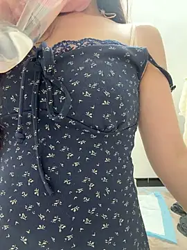 Xiaoyunduo1 online show from 04-10-26, 04:23