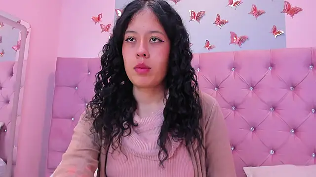 Snapshot of Kaira_luxury chatting on 05-17-26, 02:53 Kaira luxury online show from 05-17-26, 02:53