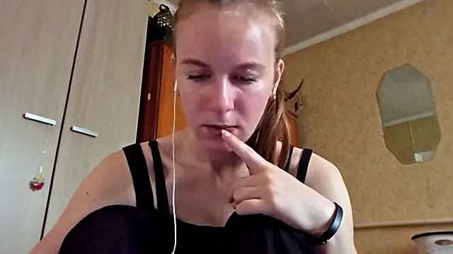Snapshot of DonnaKuc chatting on 04-08-26, 06:13 DonnaKuc online show from 04-08-26, 06:13