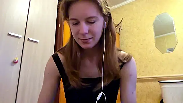 Snapshot of DonnaKuc chatting on 04-09-26, 06:13 DonnaKuc online show from 04-09-26, 06:13