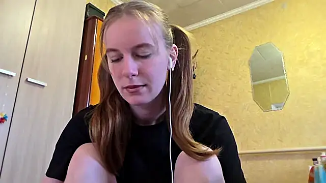 Snapshot of DonnaKuc chatting on 04-23-26, 06:14 DonnaKuc online show from 04-23-26, 06:14