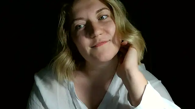 Snapshot of TinaKittyX chatting on 05-08-26, 08:25 TinaKittyX online show from 05-08-26, 08:25