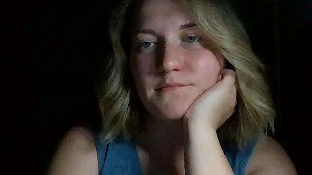 Snapshot of TinaKittyX chatting on 05-13-26, 08:49 TinaKittyX online show from 05-13-26, 08:49
