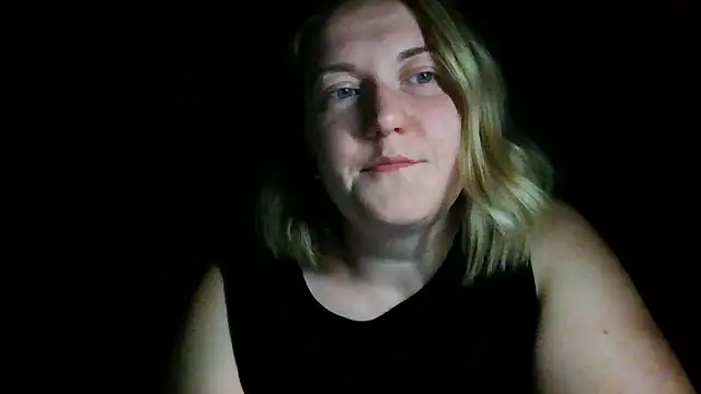 Snapshot of TinaKittyX chatting on 05-15-26, 09:22 TinaKittyX online show from 05-15-26, 09:22