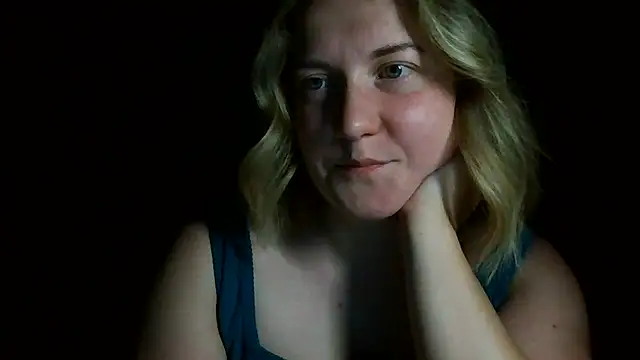Snapshot of TinaKittyX chatting on 05-16-26, 08:29 TinaKittyX online show from 05-16-26, 08:29