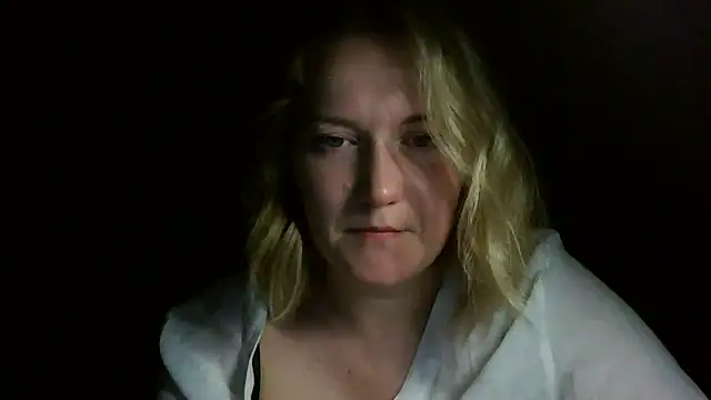 Snapshot of TinaKittyX chatting on 05-17-26, 08:49 TinaKittyX online show from 05-17-26, 08:49