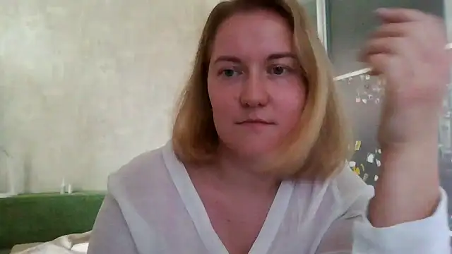 Snapshot of TinaKittyX chatting on 05-19-26, 12:00 TinaKittyX online show from 05-19-26, 12:00