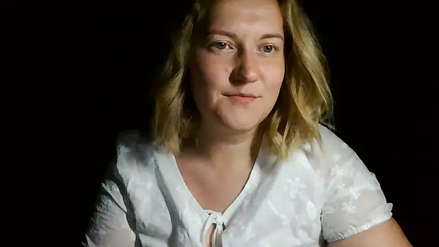 Snapshot of TinaKittyX chatting on 05-31-26, 09:05 TinaKittyX online show from 05-31-26, 09:05