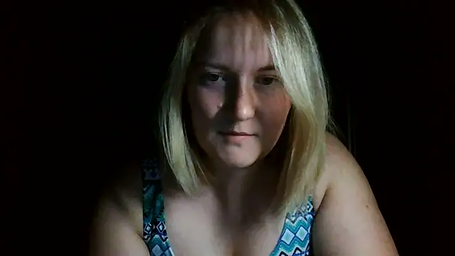 Snapshot of TinaKittyX chatting on 06-14-26, 08:44 TinaKittyX online show from 06-14-26, 08:44
