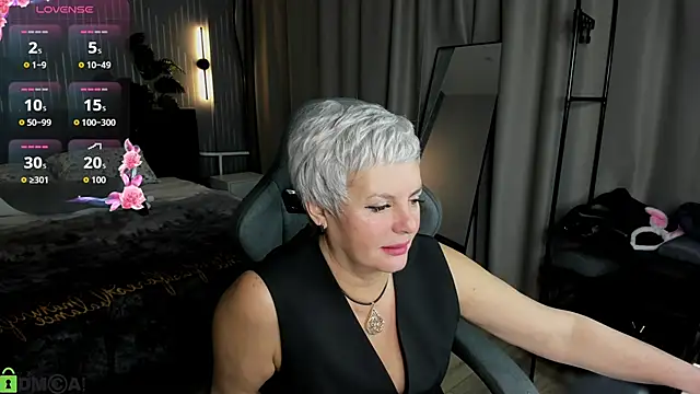 Linda Zef1r online show from 05-30-26, 01:03