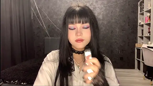 EmilyEmbears online show from 05-05-26, 05:26