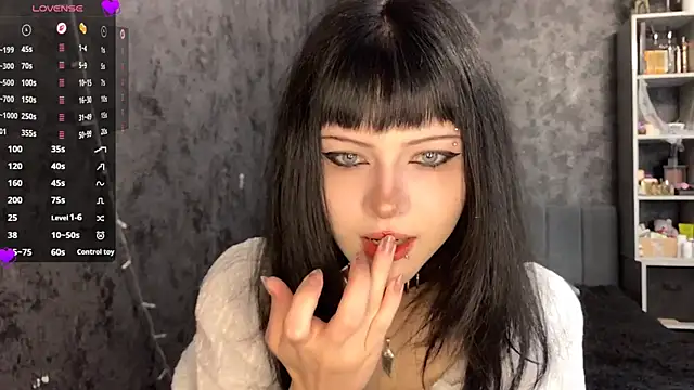 EmilyEmbears online show from 06-09-26, 04:46