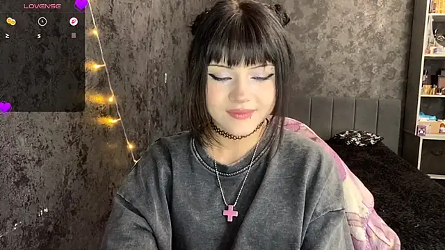 EmilyEmbears online show from 06-30-26, 08:04