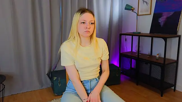 OliviaCaffery online show from 05-18-26, 04:24