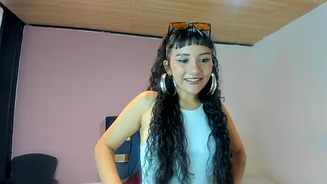 Hanna Clark   online show from 07-18-26, 04:44