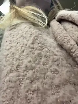 Snapshot of Cute_Mia69 chatting on 04-08-26, 03:45 Cute Mia69 online show from 04-08-26, 03:45