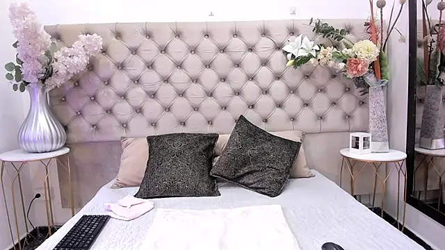 BellaWilliams  online show from 04-09-26, 08:47