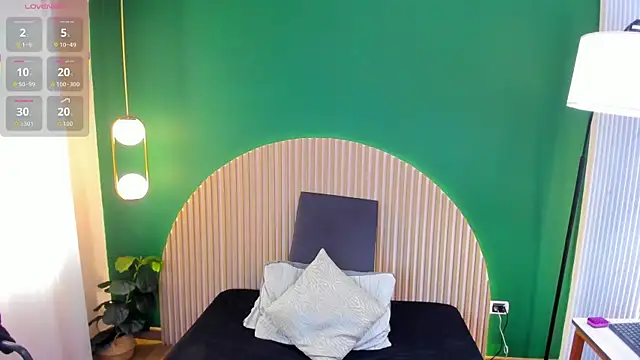 Snapshot of Alicecoule_ chatting on 06-26-26, 11:36 Alicecoule online show from 06-26-26, 11:36