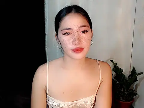 Snapshot of urasiankylie chatting on 05-09-26, 10:31 urasiankylie online show from 05-09-26, 10:31
