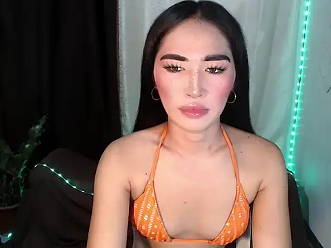 Snapshot of urasiankylie chatting on 06-08-26, 05:35 urasiankylie online show from 06-08-26, 05:35
