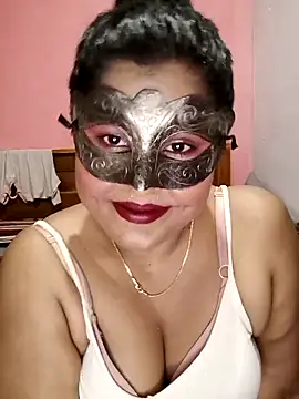 Maskedcurves online show from 05-07-26, 07:14