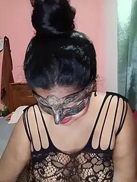 Maskedcurves online show from 06-10-26, 08:24