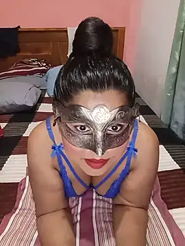 Maskedcurves online show from 06-23-26, 08:23