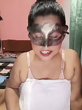 Maskedcurves online show from 06-25-26, 05:39