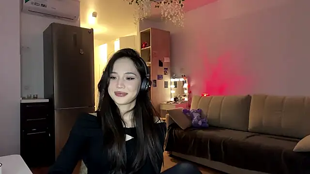 Snapshot of Elizabetswan chatting on 04-18-26, 10:43 Elizabetswan online show from 04-18-26, 10:43