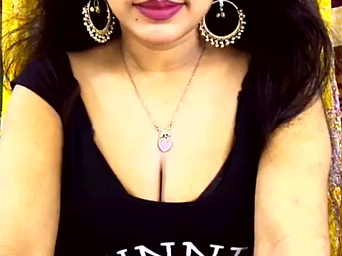 Snapshot of Noor_Zarin chatting on 04-25-26, 02:47 Noor Zarin online show from 04-25-26, 02:47