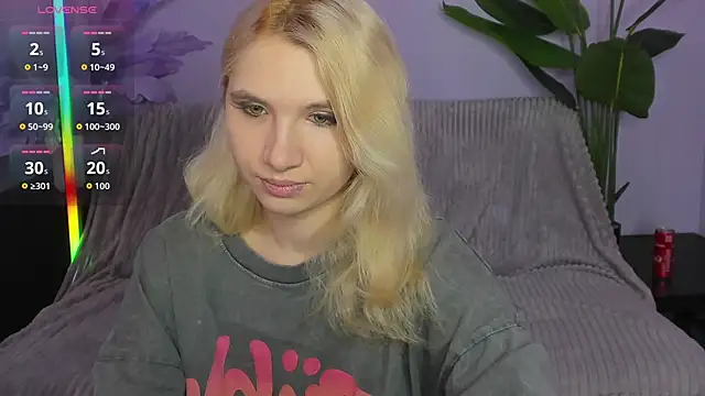 Snapshot of Kitty_Blondie chatting on 04-09-26, 02:33 Kitty Blondie online show from 04-09-26, 02:33