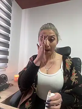 Snapshot of Isabella_varella- chatting on 06-05-26, 12:33 Isabella varella- online show from 06-05-26, 12:33