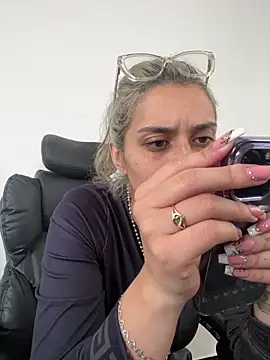 Snapshot of Isabella_varella- chatting on 06-12-26, 02:05 Isabella varella- online show from 06-12-26, 02:05