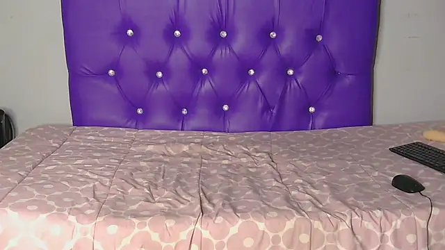 Snapshot of ThickGripper chatting on 04-18-26, 06:34 ThickGripper online show from 04-18-26, 06:34