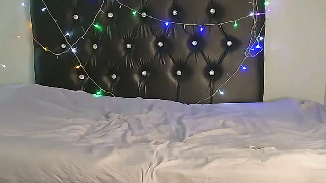 SlipperyLipsX online show from 04-11-26, 07:51