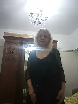 Snapshot of MatureElegantWidow chatting on 08-01-26, 12:32 MatureElegantWidow online show from 08-01-26, 12:32