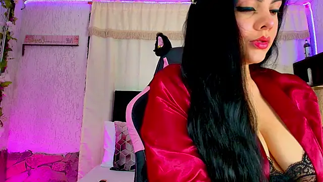 Snapshot of molly_bick chatting on 04-12-26, 03:33 molly bick online show from 04-12-26, 03:33