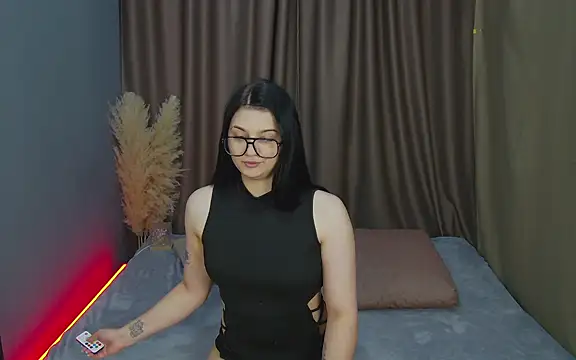 Snapshot of JennyJordans chatting on 05-11-26, 04:37 JennyJordans online show from 05-11-26, 04:37