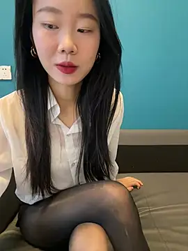 Snapshot of ZHJKS9988 chatting on 04-17-26, 02:14 ZHJKS9988 online show from 04-17-26, 02:14